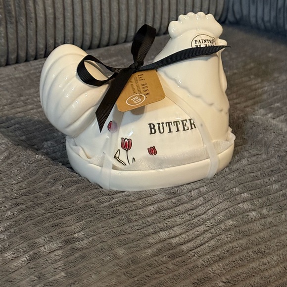 Rae Dunn Chicken 🐔 Shaped Butter Dish with Red Floral Design NWT - Picture 2 of 9